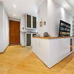 Luxe Stays - Sleeps 6 - Putney & Stamford Bridge