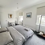 Beautiful Large Room In Central London