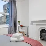 Modern 5-Bedroom Fulham Flat - Sleeps 12