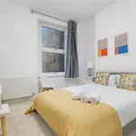 Modern 5-Bedroom Fulham Flat - Sleeps 12