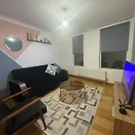 Cosy 1 Bedroom Flat Steps From Turnpike Ln Station London