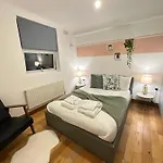 Cosy 1 Bedroom Flat Steps From Turnpike Ln Station London