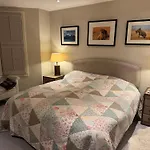 Spacious Flat With South Facing Garden