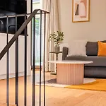 Modern 1Br Duplex, 3 Min Blackfriars St!