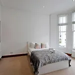Charming 2-Bed London Holland Prk Rd