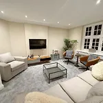 Spacious Central London Penthouse Near Baker St
