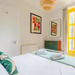 Period-Chic 2Bd Flat With Private Patio