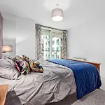 St, George Wharf Vauxhall Bridge Large 2Bedrooms Apartment With River View Panoramic Balcony