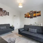 City Escape London - Spacious 4 Bedroom House