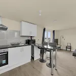 Cosy London Apartment On Elizabeth Line - Free Parking