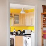Elegant 1Br Flat With Balcony & City View, Walworth