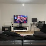 2Br-Sleeps4-Parking-Balcony-Nearcitycentre