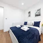 Central London Two Bedroom Serviced Apartment - Nine Elms Luxury Stay - Vauxhall & Westminster