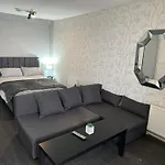 Oyes Studio Apartment