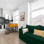 Stylish Apartment In Queens Park