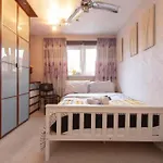 3Br-Sleeps9-Parking-Familyfriendly-Nearexcel