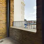 Designer Flat In The Heart Of London Bridge