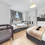 Luxury Retreat - Sleeps 7 - Hot Tub - Jacuzzi
