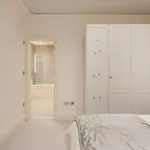Modern Kensington 3-Bedroom Apartment With Garden