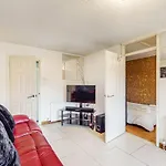 1-Br Flat With Easy Tube Access Nine Elms