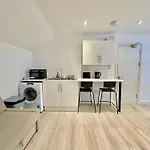Flat C Garratt Lane