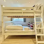 Flat C Garratt Lane