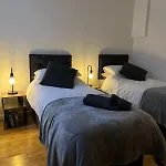 Cozy 1 Bedroom Basement Flat