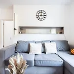 Spacious 2 Bedroom Old Street - Sleeps 6
