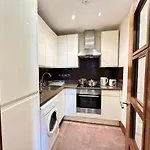 Park Lane Beautiful Family Apartment