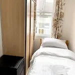 Cosy Single Room In A Shared Home