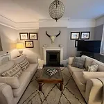 Elegant & Spacious 3 Bed Apartment