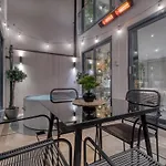 London Borough Market - Hot Tub, Gaming & Cinema