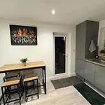 Modern 3 Bed Near Excel-Big Ben