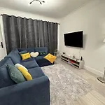 Modern 3 Bed Near Excel-Big Ben