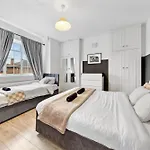Luxury Retreat - Sleeps 7 - Hot Tub - Jacuzzi