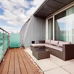 Elegant Penthouse Retreat Near London Bridgecheckhostprofile