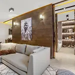 Luxurious Mews House In Pavilion Road - 3 Bedroom