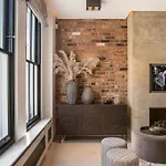 Luxurious Mews House In Pavilion Road - 3 Bedroom