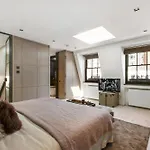Luxurious Mews House In Pavilion Road - 3 Bedroom