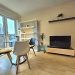 Central 2 Bedroom London Flat, Minutes From Shoreditch, Spitalfields & Brick Lane, Sleeps 4 Guests