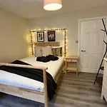 Spacious 2 Bedroom Apartment