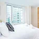 2 Bedroom Apartment , Zone 1 London , 2 Mins Walk Tube , Offers , Sleeps 5
