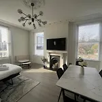 London Apartment - Chalk Farm Station