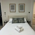 London Apartment - Chalk Farm Station