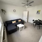 1 Bed Apt In Shepherds Bush-Westfield