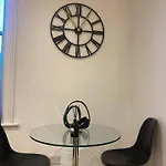 Stylish Studio Apartment In Fulham