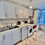 Bright And Quiet 1-Bed Apartment In Notting Hill