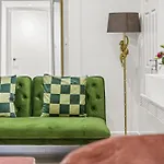 Convenient Apartment In Greenwich By 53 Degrees Property, Ideal For Long Stays, Central Location!
