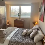 Limehouse Marina, London Large 2 Bed