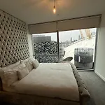 02 Arena View Suite